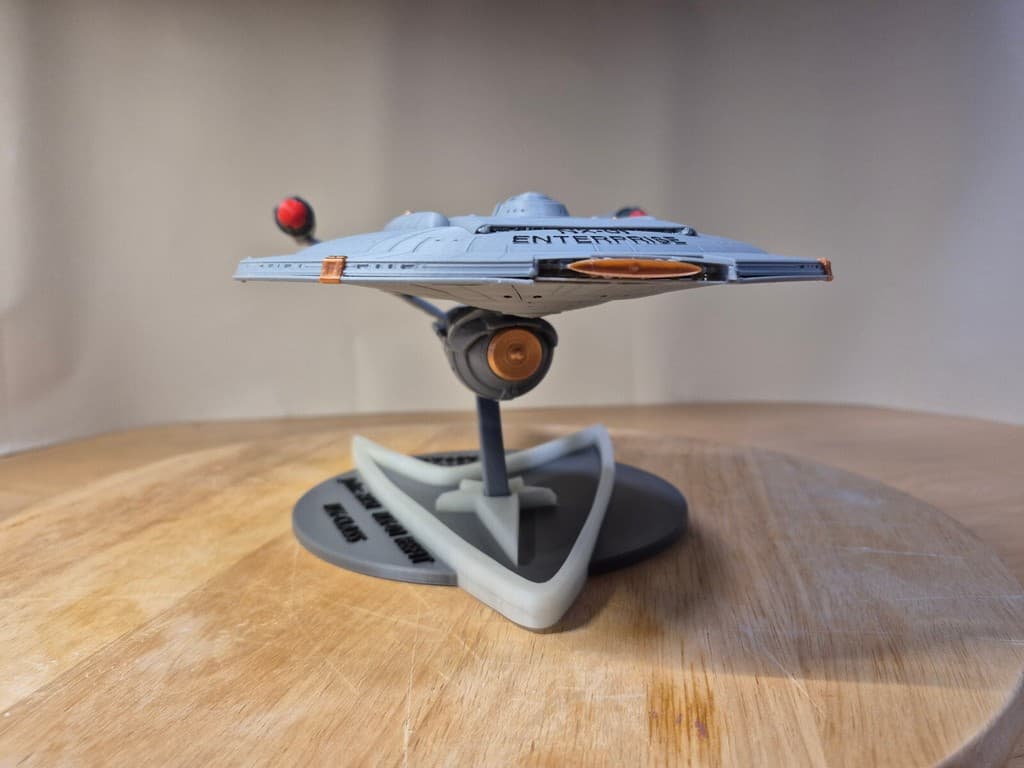 USS Enterprise NX-01 Refit – 32 cm x 19 cm
